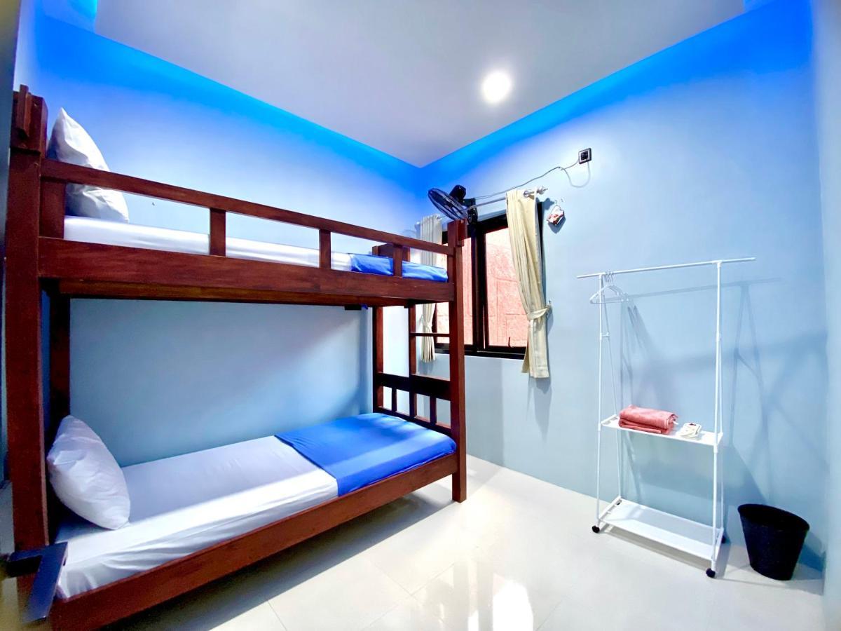 Good Feeling Ketapang Harbour Hostel Exterior photo